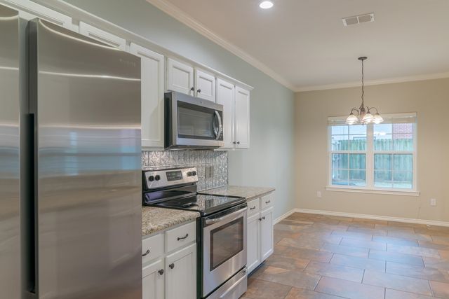 2202 Woodgrove Ln, Longview, TX 75605