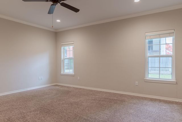 2202 Woodgrove Ln, Longview, TX 75605