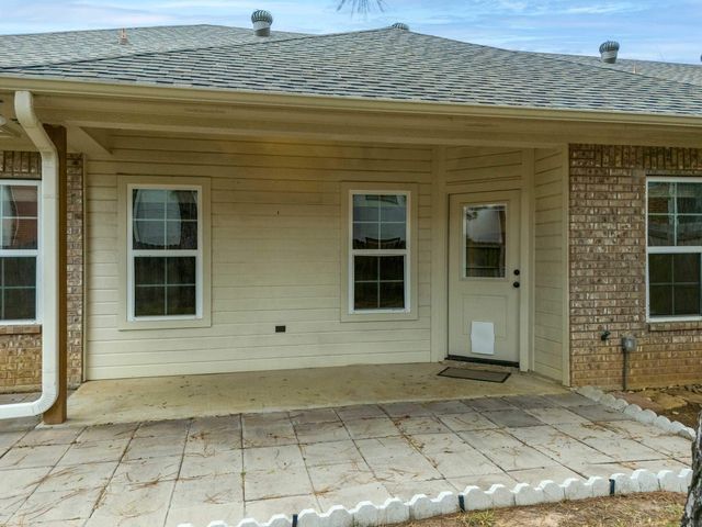 2202 Woodgrove Ln, Longview, TX 75605