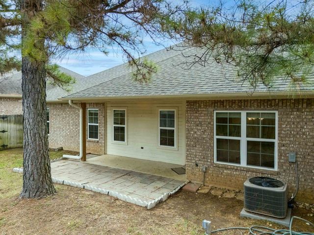 2202 Woodgrove Ln, Longview, TX 75605