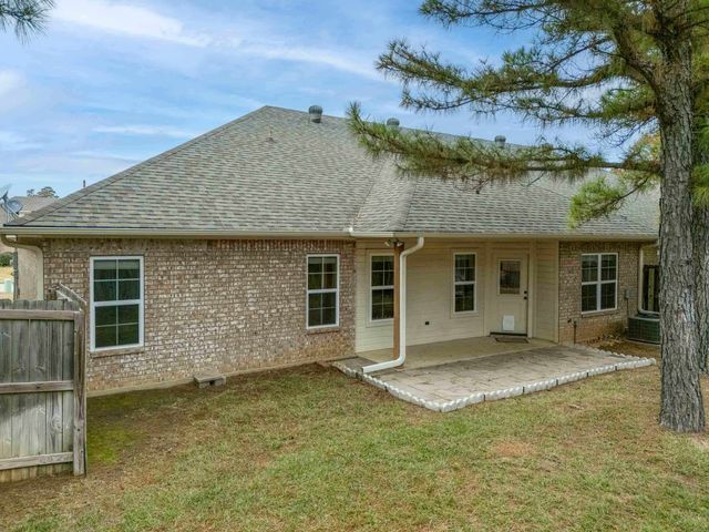 2202 Woodgrove Ln, Longview, TX 75605