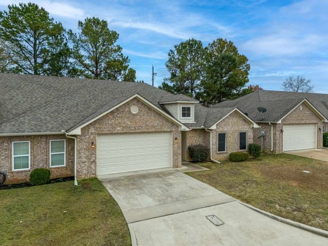 2202 Woodgrove Ln, Longview, TX 75605