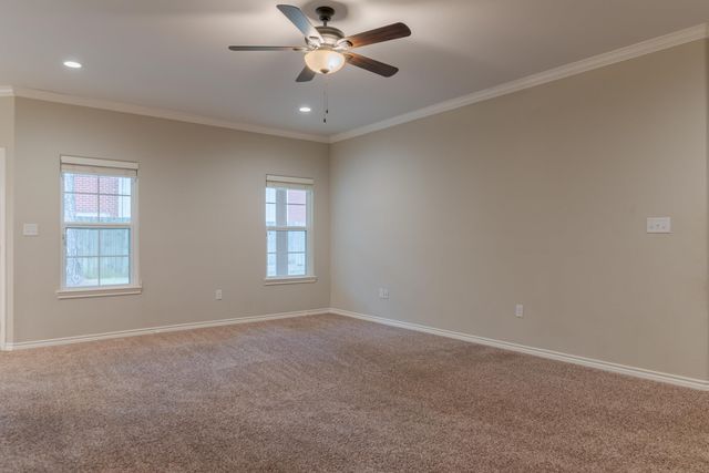 2202 Woodgrove Ln, Longview, TX 75605