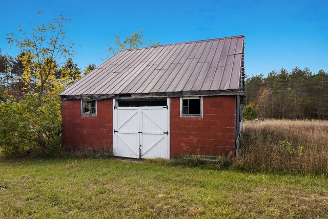 10562 Summit City Road, Paradise Twp, MI 49649