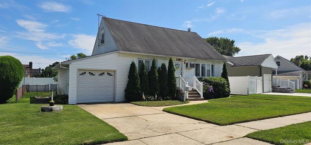 671 Blackstone Ave, East Meadow, NY 11554