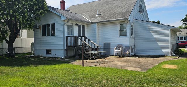 671 Blackstone Ave, East Meadow, NY 11554