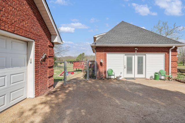 407 Ranch Rd, Portland, TN 37148