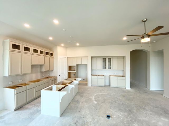 11811 Sawgrass Drive, Mont Belvieu, TX 77523