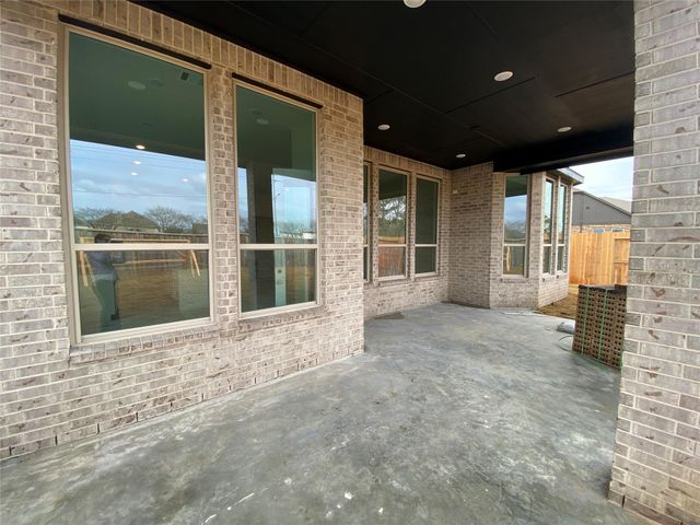 11811 Sawgrass Drive, Mont Belvieu, TX 77523