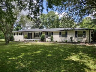 512 Utley Dr, Goodlettsville, TN 37072