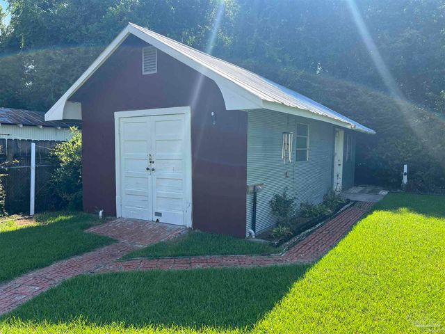 212 11th Ave, Atmore, AL 36502