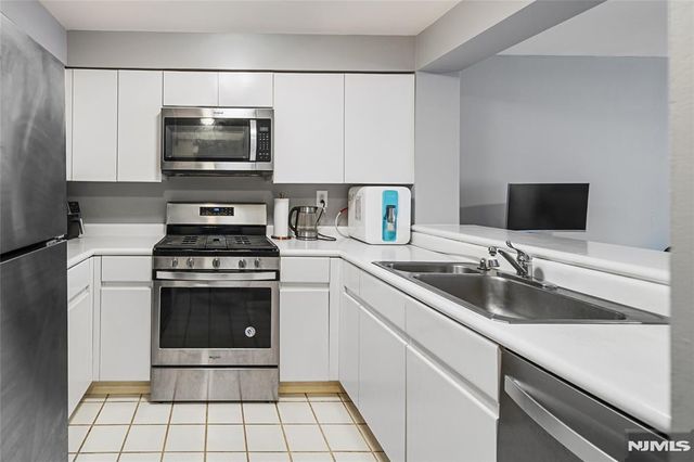 503 Hancock Court M503, Edgewater, NJ 07020