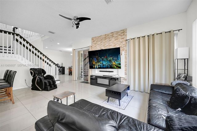 2007 NE 6th Ct, Homestead, FL 33033