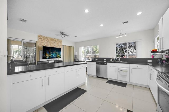 2007 NE 6th Ct, Homestead, FL 33033