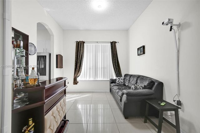 2007 NE 6th Ct, Homestead, FL 33033