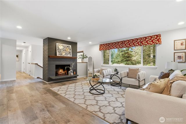 22109 93 Place W, Edmonds, WA 98020