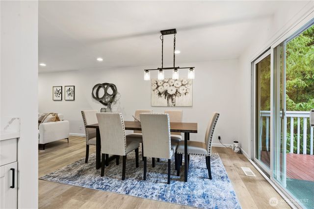 22109 93 Place W, Edmonds, WA 98020