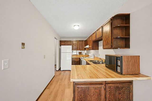 6925 Macbeth Circle, Woodbury, MN 55125