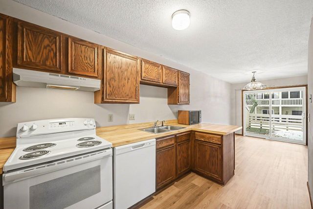 6925 Macbeth Circle, Woodbury, MN 55125