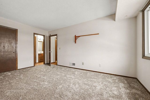 6925 Macbeth Circle, Woodbury, MN 55125