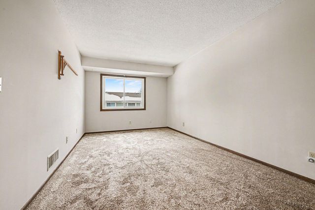 6925 Macbeth Circle, Woodbury, MN 55125