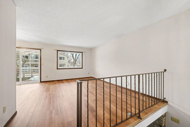 6925 Macbeth Circle, Woodbury, MN 55125