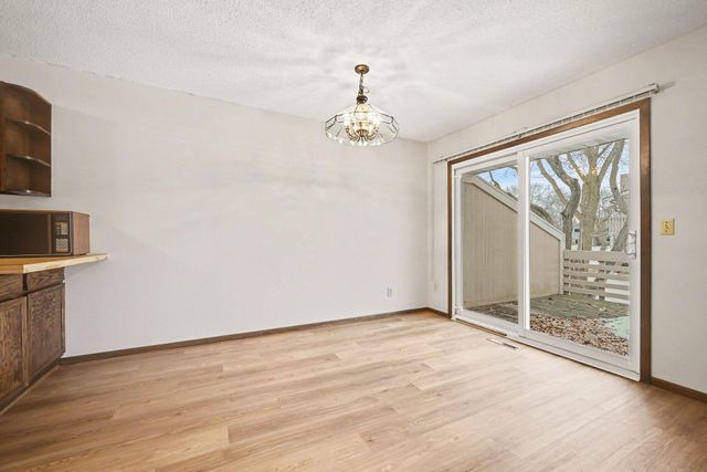 6925 Macbeth Circle, Woodbury, MN 55125