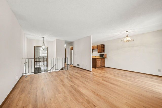 6925 Macbeth Circle, Woodbury, MN 55125