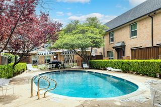 7820 Meadow Park Drive 215, Dallas, TX 75230