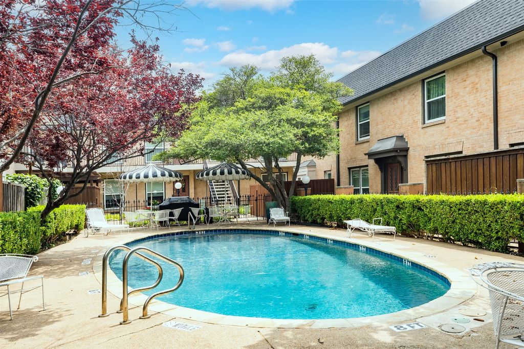 7820 Meadow Park Drive 215, Dallas, TX 75230