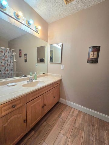 1327 NW 87th Ter, Coral Springs, FL 33071