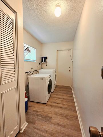 1327 NW 87th Ter, Coral Springs, FL 33071