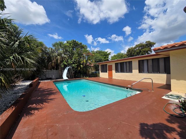 1327 NW 87th Ter, Coral Springs, FL 33071