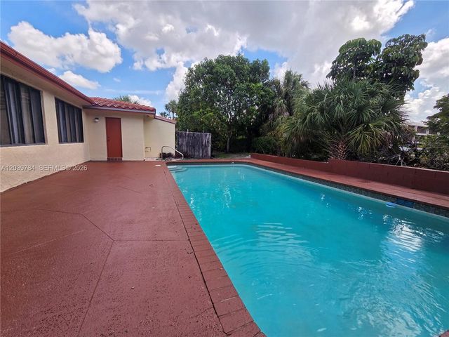 1327 NW 87th Ter, Coral Springs, FL 33071