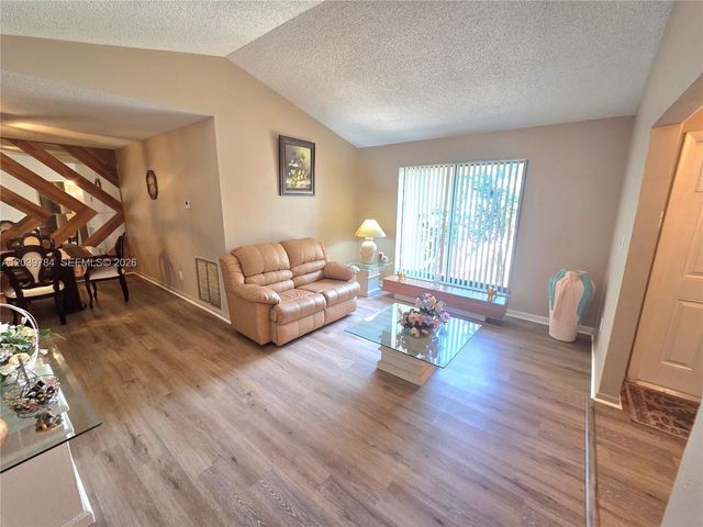 1327 NW 87th Ter, Coral Springs, FL 33071