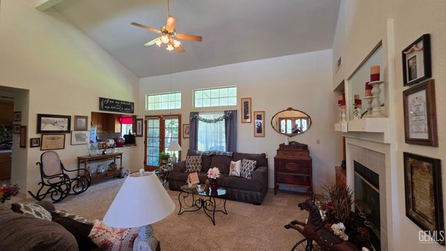 6109 Spring Valley Drive, Bakersfield, CA 93308