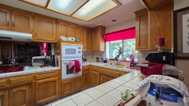 6109 Spring Valley Drive, Bakersfield, CA 93308