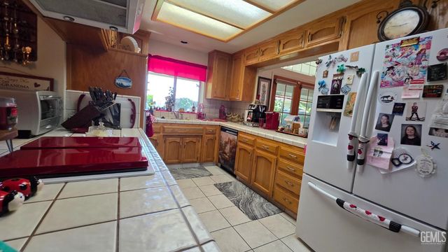 6109 Spring Valley Drive, Bakersfield, CA 93308