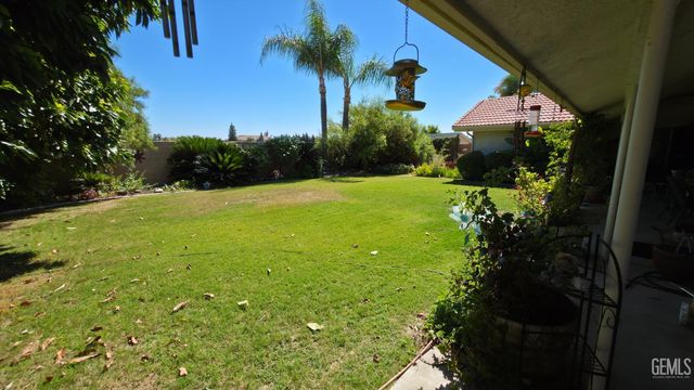 6109 Spring Valley Drive, Bakersfield, CA 93308