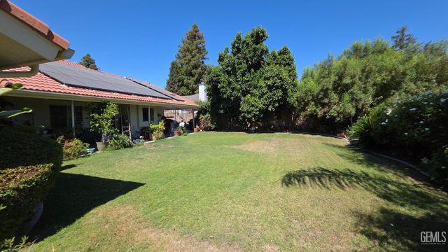 6109 Spring Valley Drive, Bakersfield, CA 93308