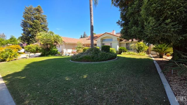 6109 Spring Valley Drive, Bakersfield, CA 93308
