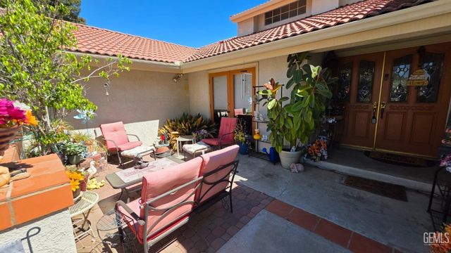 6109 Spring Valley Drive, Bakersfield, CA 93308
