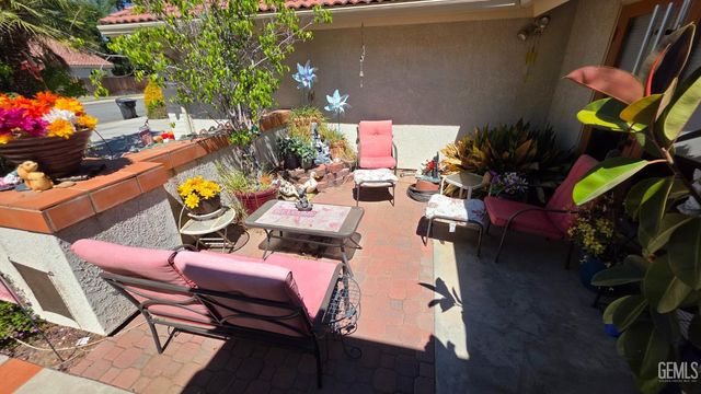 6109 Spring Valley Drive, Bakersfield, CA 93308