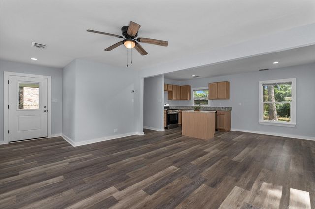 218 Benita Dr, Marshall, TX 75672