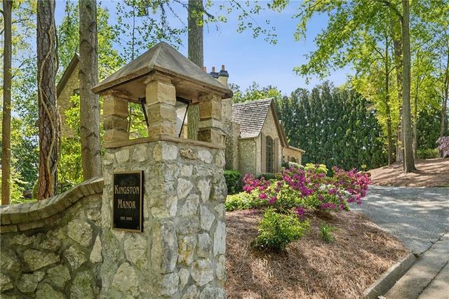 105 Kingston Manor, Atlanta, GA 30342