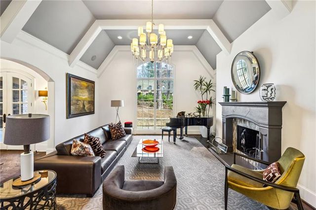 105 Kingston Manor, Atlanta, GA 30342