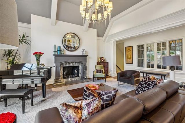 105 Kingston Manor, Atlanta, GA 30342