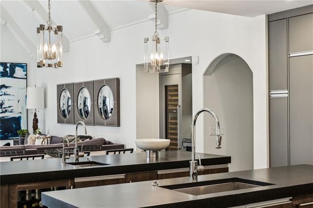 105 Kingston Manor, Atlanta, GA 30342