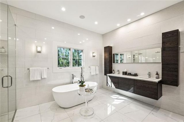 105 Kingston Manor, Atlanta, GA 30342