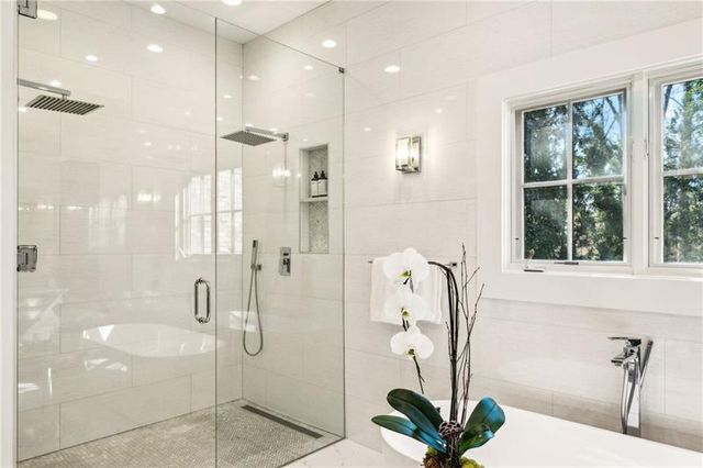 105 Kingston Manor, Atlanta, GA 30342